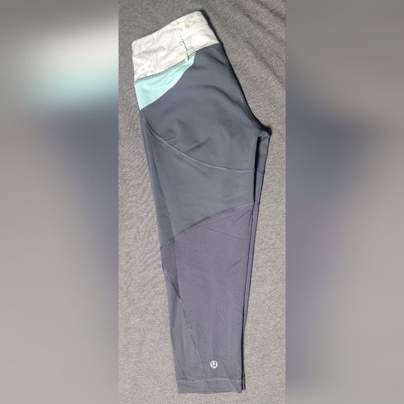 087- Lululemon Gray Floral Waist legging - Picture 3 of 3